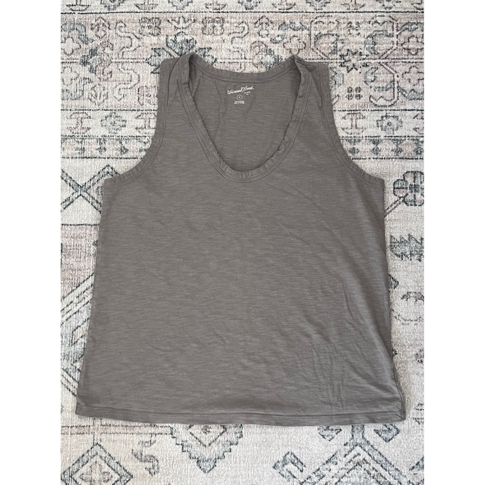 Grey scoop neck tank top